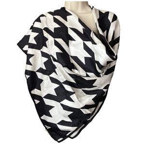 Neiman Marcus Black & White Silk Print Large Square Scarf Wrap Women’s  35”x 35”